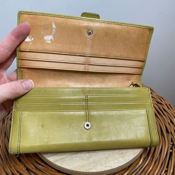 Coach Soho Tan Leather Buckle Flap Closure Long Wallet Green Yellow Clutch - Picture 7 of 9